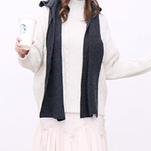 레이디 아이보리 꽈배기 루즈핏 하프 터틀넥 니트 스웨터[겨울 반 목 폴라 박시 박스 패턴 티셔츠 상의 데일리룩 여행룩 고급 브랜드 명품보세 데일리 여행룩 러블리 여리여리 기본 편한
