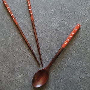 항균99% 옻칠과 자개 장미로 피어난 로즈우드 수저세트, 엘리건트테이스트