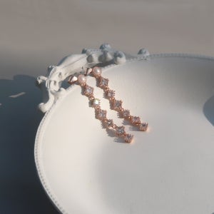 [은침]베로니카 롱 드롭 귀걸이, 펄바이준(pearl by june)