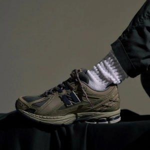 뉴발란스 1906R 차콜 그레이 밀레니얼 클래식 M1906RB