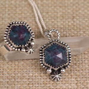 Ruby kyanite, 크리스탈상점
