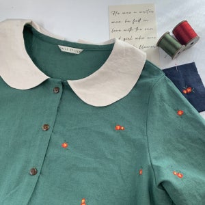 동백 플랫 카라 버튼 린넨 원피스, 데일리스티치