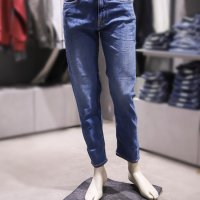 Calvin Klein Jeans 남성 슬림스트레이트 크롭 이탤리언 데님 J321475