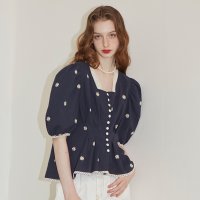 바이탈싸인 Round Sleeve Embroidered Square Blouse