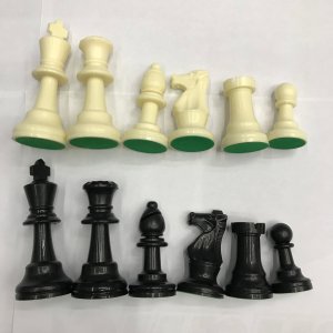 플라 국제 체스 조각은 약 75MM의 체스 판 왕을 포함하지 않습니다.