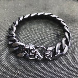 아이디어스단독⚡️럭셔리무광 써지컬팔찌, 몬스터파라코드