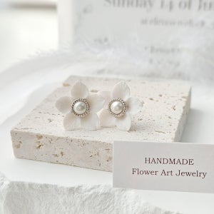 Pure White Pearl 꽃귀걸이 골드,실버, 쥬르몽(jouremont)
