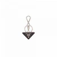 프라다 사피아노 레더 트라이앵글 로고 키체인 Prada Saffiano Leather Triangle Logo Keychain - 2PP