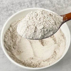 우리 땅에서 자란 무 방부제, 무 표백 검은 통밀가루(강력분) 1kg