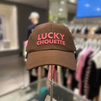 럭키슈에뜨 LUCKY CHOUETTE 레터링 컬러 포인트 볼캡 LXRAM23620