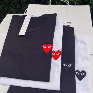 꼼데가르송 남녀 기본 레드/블랙 와펜 반팔 티셔츠 화이트/블랙