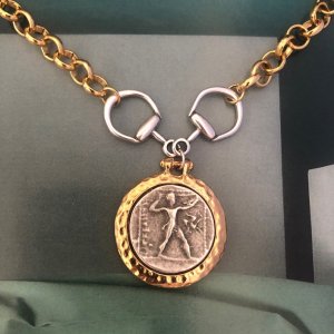 HORSE BIT CHUNKY CHAIN NECKLACE 고대 그리스 동전 두꺼운 체인 SNAFFLE BIT MEDALLION JEWEL IN GOLD  실버  리버서블 스테이트먼