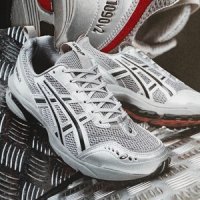 [해외] 아식스 X 프레자위워 젤1090 V2 클레이그레이 퓨어실버 Asics X Freja Wewer