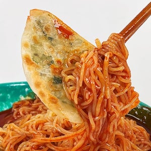 환상의 조합 새콤달콤 쫄면과 납작만두 3인분