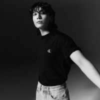 Calvin Klein Jeans BTS정국착장남성 릴렉스핏 아카이브 로고 크루넥 반팔 티셔츠 리뉴얼 rva-4158 40HM229