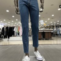 Calvin Klein Jeans 캘빈클라인진 ck진 남성 미드블루 슬림 스트레이트핏 크롭 데님 팬츠 J323800