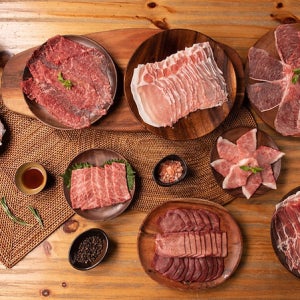 【대부분 지역 무료 배송】 특별한 일본 와규 케이터링 세트 · The Wagyu Lab | 입에서 살살 녹는 A5 규쇼 이와테 와규, 사가현 돼지고기! | 할인된 가격으로 일본식 