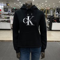 Calvin Klein Jeans 캘빈클라인 진 여성 메탈릭 모노그램 로고 기모 후드 티셔츠 ZW01871-BEH