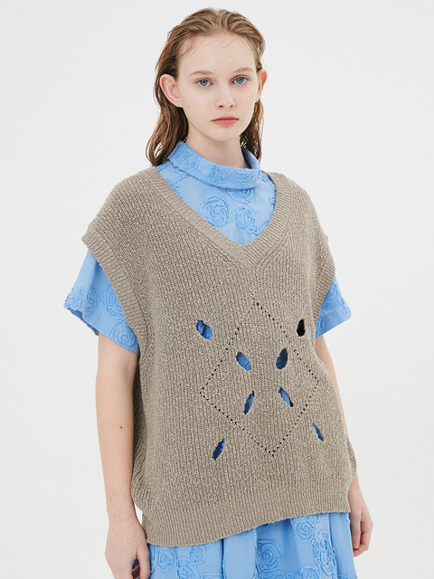 [문선] UNISEX, Eclipse Argyle Hole Knit Vest / Mocha Beige