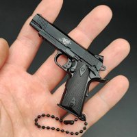 Mini Pistol Keychain Mini Gun Miniature Model 1 3 1911 Alloy Wood Handle Keychain M1911