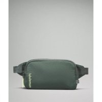 미국 룰루레몬 LULULEMON Mini Belt Bag - Dark Forest Faded Zap