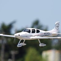 GREAT PLANES CIRRUS SR22는 실제 전기 비행기처럼 보입니다.