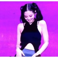 제니 무대 의상 콘서트 베트남 띵띵땅땅 댄스 홀터넥 나시 y2k