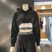 Calvin Klein Jeans 여성 투인원 벨벳 후드 티셔츠 J222299 BEH