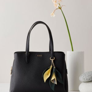 닥스 [MISTY FLOWER] 블랙 플라워 참장식 가죽 토트백 DCBA2E543BK