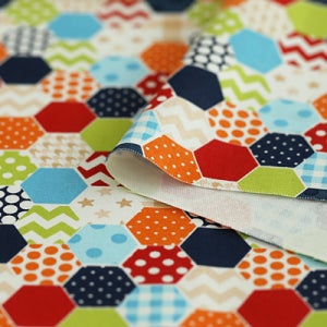 원단 옥스포드-북유럽헥사곤(레드) 퀼트 천 홈패션