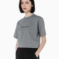 Calvin Klein Jeans 캘빈클라인진 여성 릴렉스드 스탠다드로고 크루넥 반팔 티셔츠 40WH113-BAE