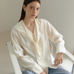 매넌 SIA Scarf Tie Collar Blouse