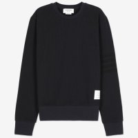 톰브라운 THOM BROWNE 남성 로고 패치 맨투맨 - LOGO PATCH SWEATSHIRT MJT370AJ0063415