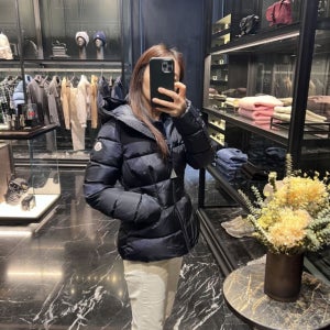 몽클레르 몽클레어 아보체 Avoce 여성 숏 다운 패딩 점퍼 블랙 나이트블루 화이트