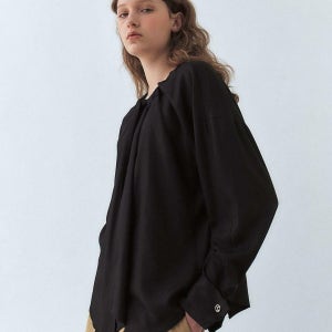 [엣드맹] Boat neck scarf tie rolled-up shirt - Black