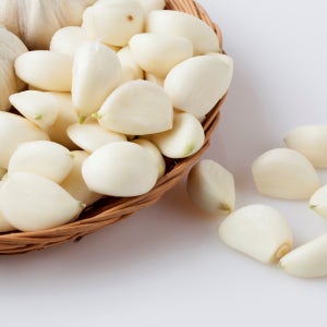 국산 깐마늘 - 덜 매운 대서 마늘과 알싸한 남도 마늘 1kg