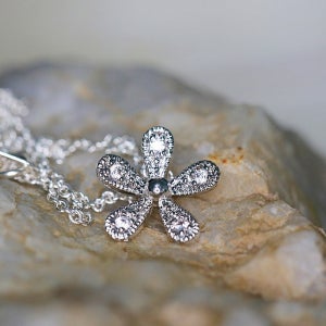 Flower Silver Nec, 5ave
