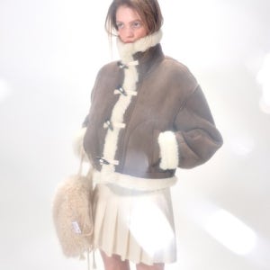 [에트몽] High-Neck Suede Mustang Coat, Brown 5001574006