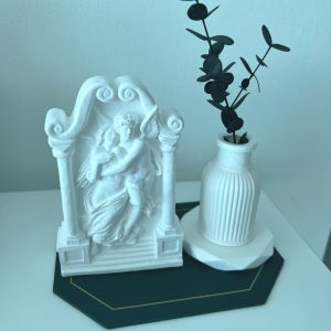 에로스와 푸시케 석고 이젤, 아로마티코