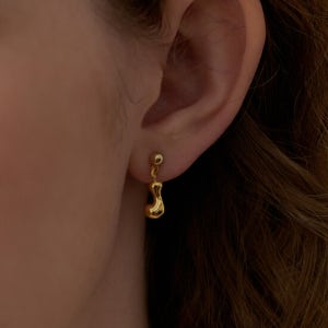 리엔느와르 Mini Flow Initial Earring (2color)