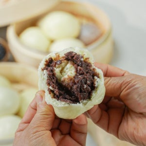 팥앙금을 가~득 넣어 만든 안흥찐빵