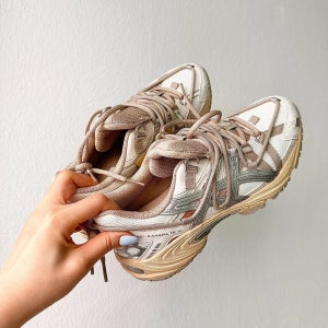 아식스 젤 카하나 TR V2 화이트 베이지 1203A259-250