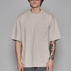 [매니아매스] 릴렉스드 핏 가슴 주머니 반팔티 (COUGER A) COUGER A