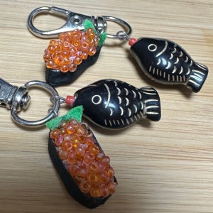 비즈 연어알 군함말이 초밥 & 물고기 간장 세트 키링, 솔방구리