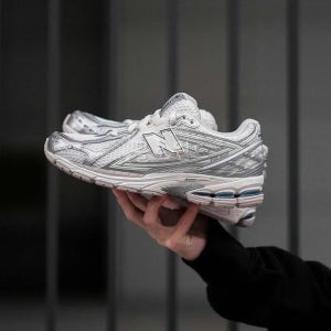 뉴발란스 1906R 운동화 메탈릭 실버 화이트 M1906REE