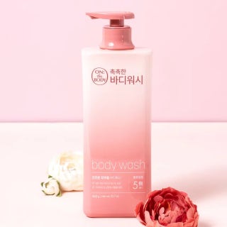 다이소 국민뷰티템 온더바디 고보습 바디워시 코튼머스크 향 900 g 1053464 제품 썸네일