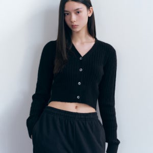 [무신사 스탠다드 우먼] 우먼즈 소프트 부클 리브드 크롭 가디건 [블랙] MWBWC8Z02-BK