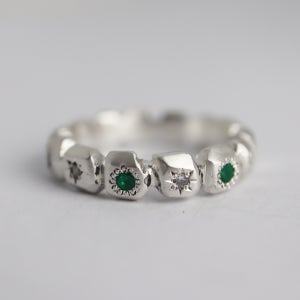 행복과 행운의 상징,에메랄드 원석반지, 이 모모 핸드메이드 주얼리