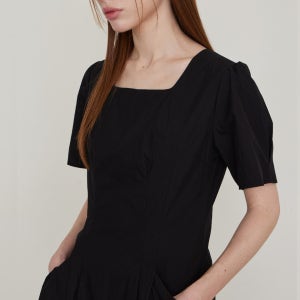 [르세지엠] 스퀘어넥 포켓 셔링 하프 드레스- 블랙 24MDR05