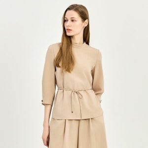 [S쏠레지아] 에스쏠레지아 하프넥 벨티드 블라우스 SOO4ZBL070